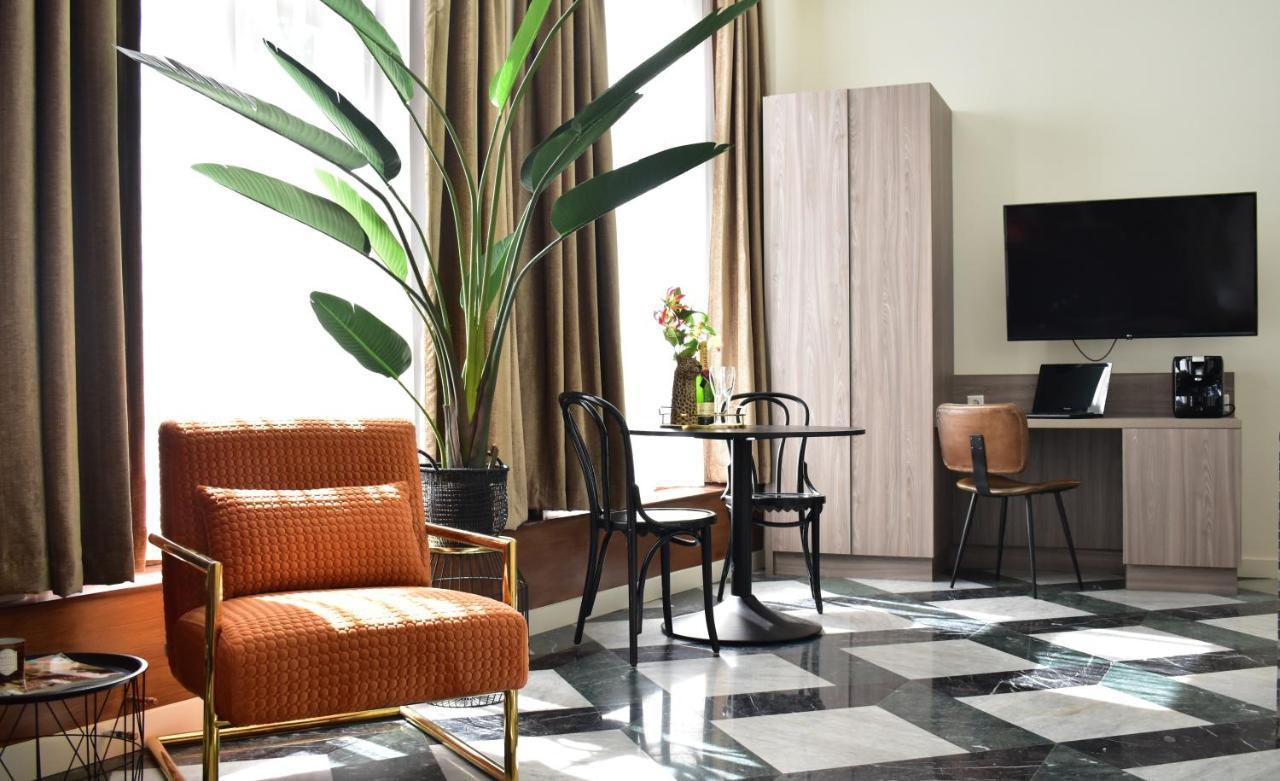 Brasss Hotel Suites Haarlem Esterno foto A room at the hotel