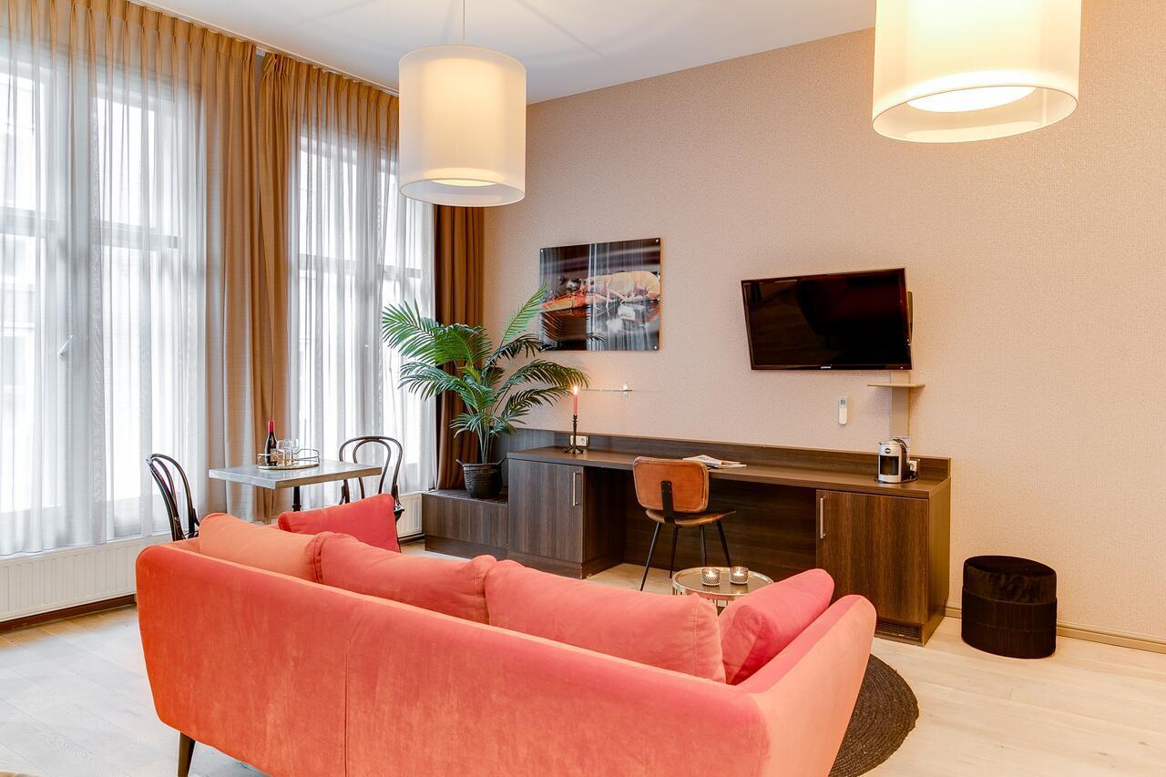 Brasss Hotel Suites Haarlem Esterno foto A living room at the hotel