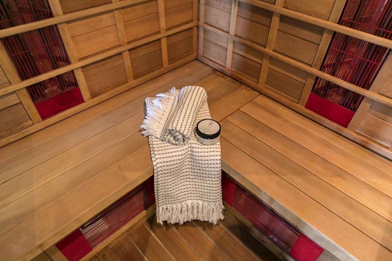 Brasss Hotel Suites Haarlem Esterno foto A sauna with a traditional sauna kit