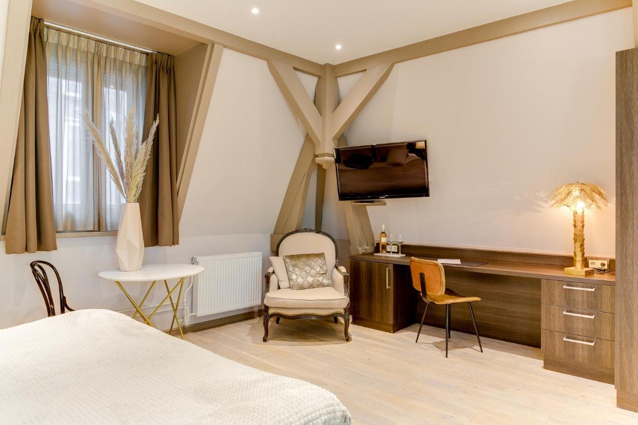 Brasss Hotel Suites Haarlem Esterno foto A room at the hotel