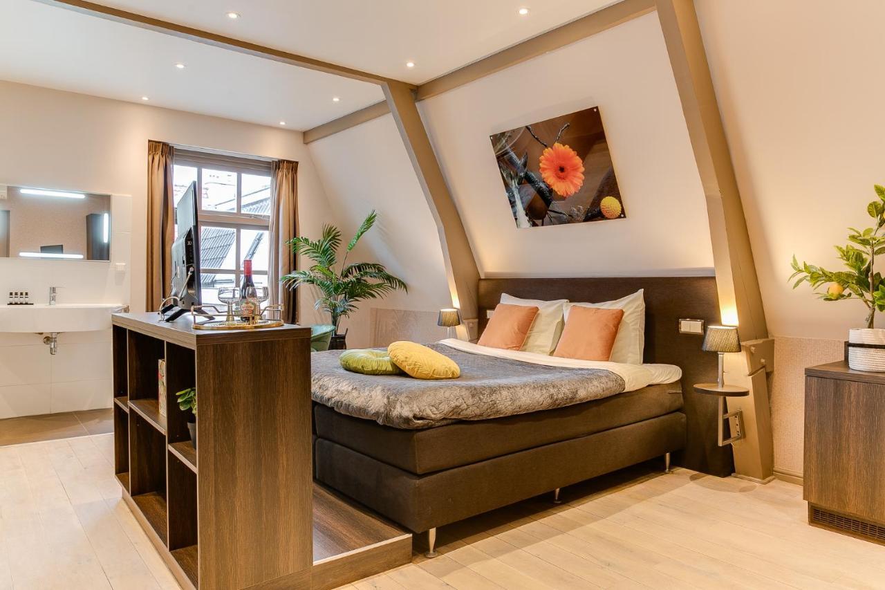 Brasss Hotel Suites Haarlem Esterno foto A typical studio apartment