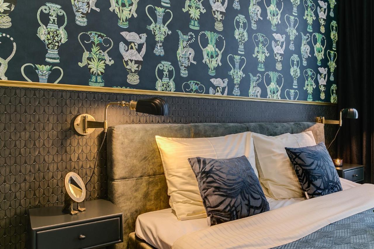 Brasss Hotel Suites Haarlem Esterno foto A room at the hotel